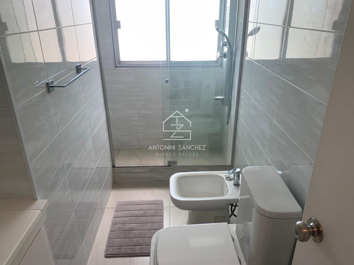 Apartamento ID.1640 - Oportunidad - Venta de  Apto en Primera Linea Playa Mansa.