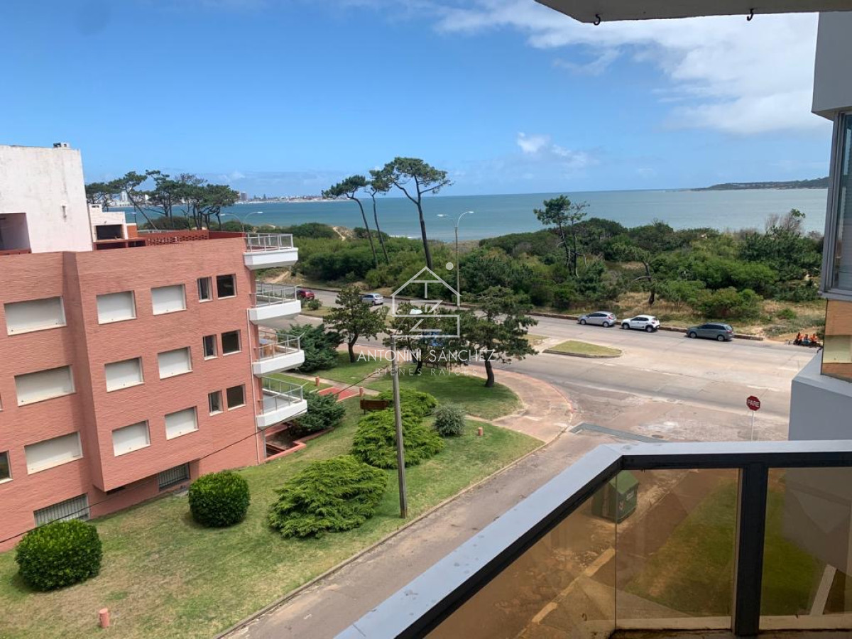 Apartamento ID.1640 - Oportunidad - Venta de  Apto en Primera Linea Playa Mansa.