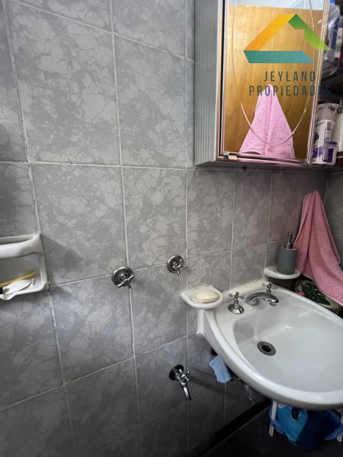 Casa ID.478 - Casa en Venta a media cuadra Boulevard Artigas - Ideal para Renta.