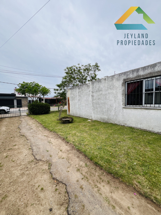 Casa ID.478 - Casa en Venta a media cuadra Boulevard Artigas - Ideal para Renta.