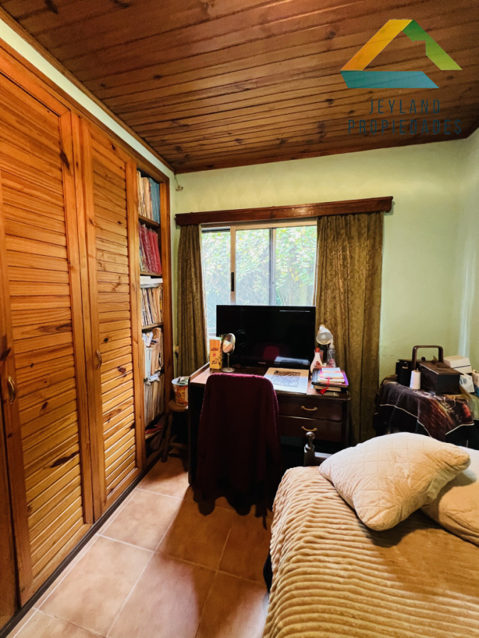 Casa ID.478 - Casa en Venta a media cuadra Boulevard Artigas - Ideal para Renta.