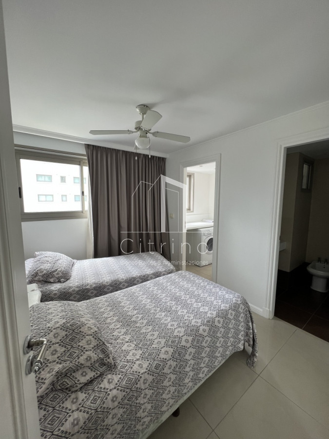 Apartamento ID.388 - Alquiler y venta de hermosa planta en Torre Imperiale II, Playa Brava.