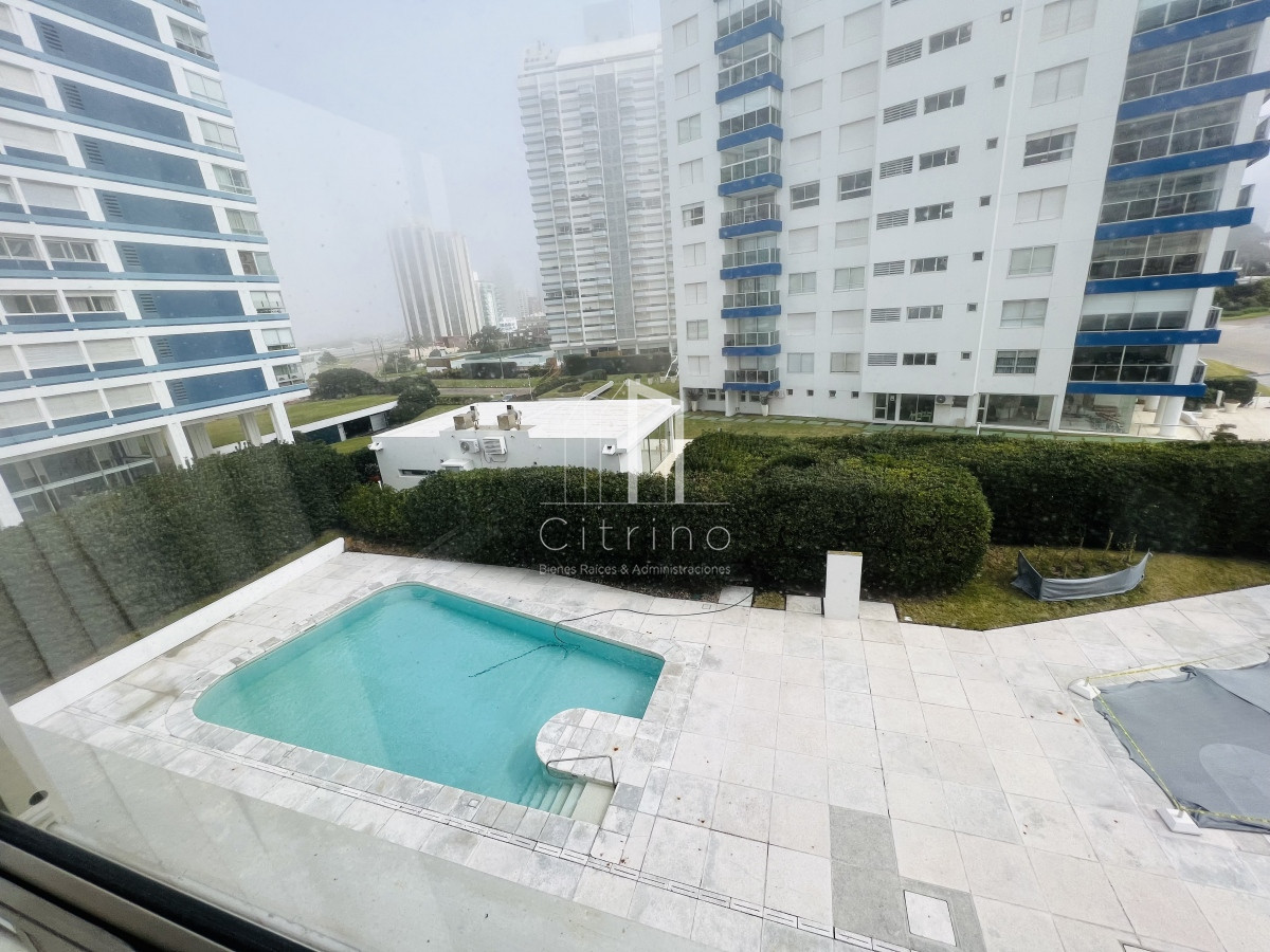Apartamento ID.323 - Venta hermosa Planta Primera Linea Playa Brava.