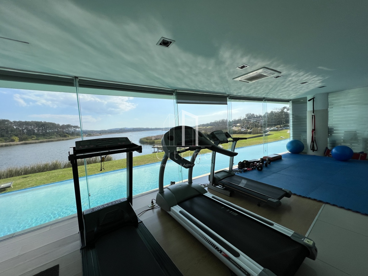 Apartamento ID.230 - Venta de Hermoso PH Duplex , con vista a Playa Mansa y Laguna del Diario Terrazas de La Laguna.