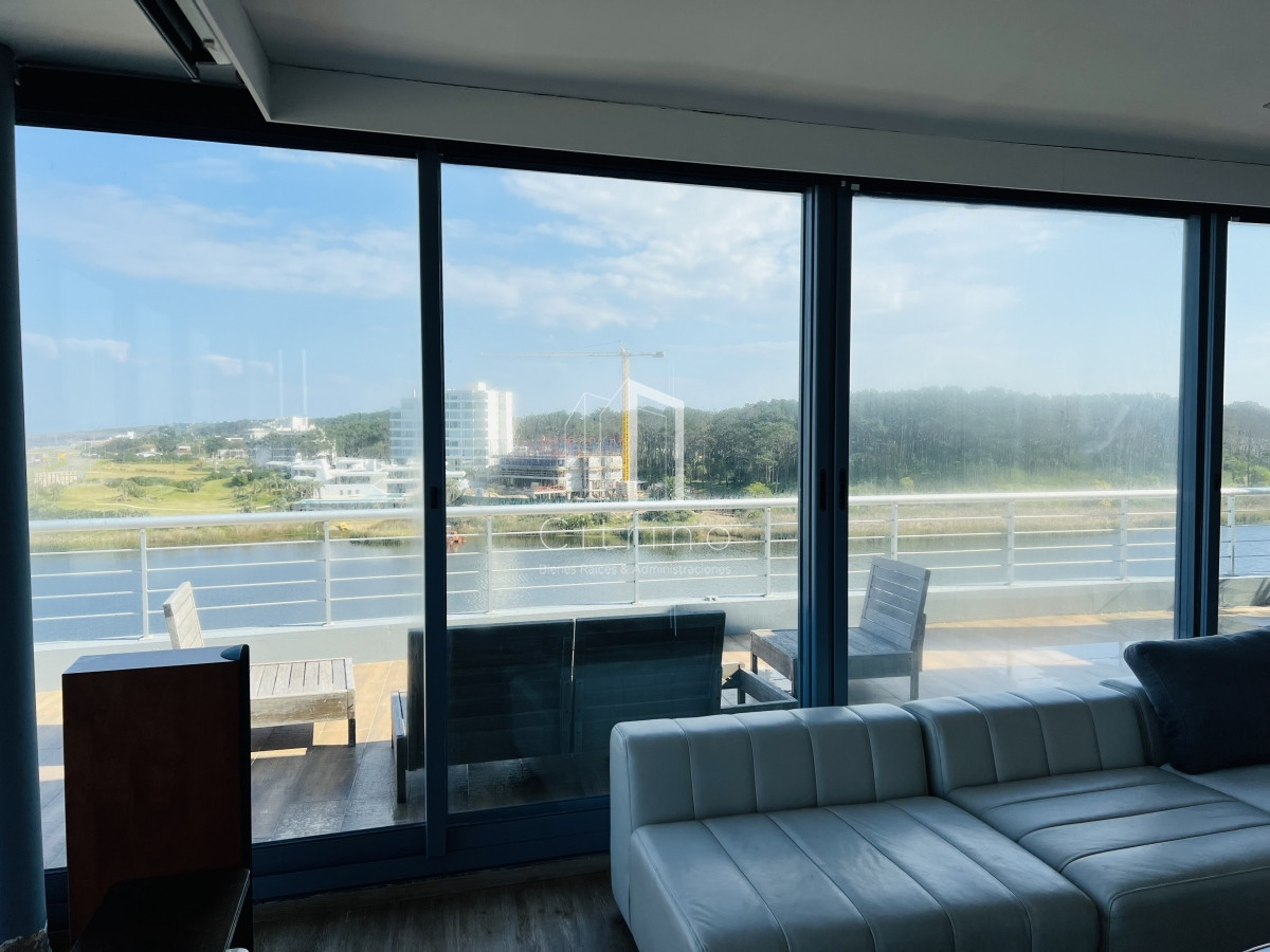 Apartamento ID.230 - Venta de Hermoso PH Duplex , con vista a Playa Mansa y Laguna del Diario Terrazas de La Laguna.
