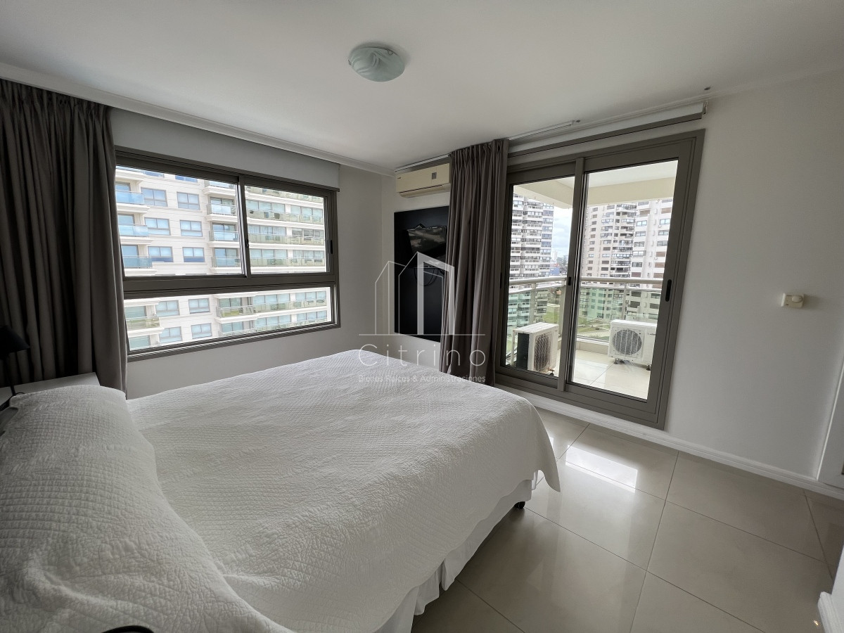 Apartamento ID.388 - Alquiler y venta de hermosa planta en Torre Imperiale II, Playa Brava.