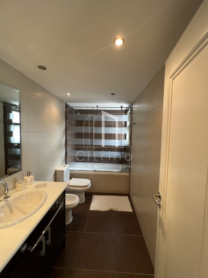 Apartamento ID.388 - Alquiler y venta de hermosa planta en Torre Imperiale II, Playa Brava.
