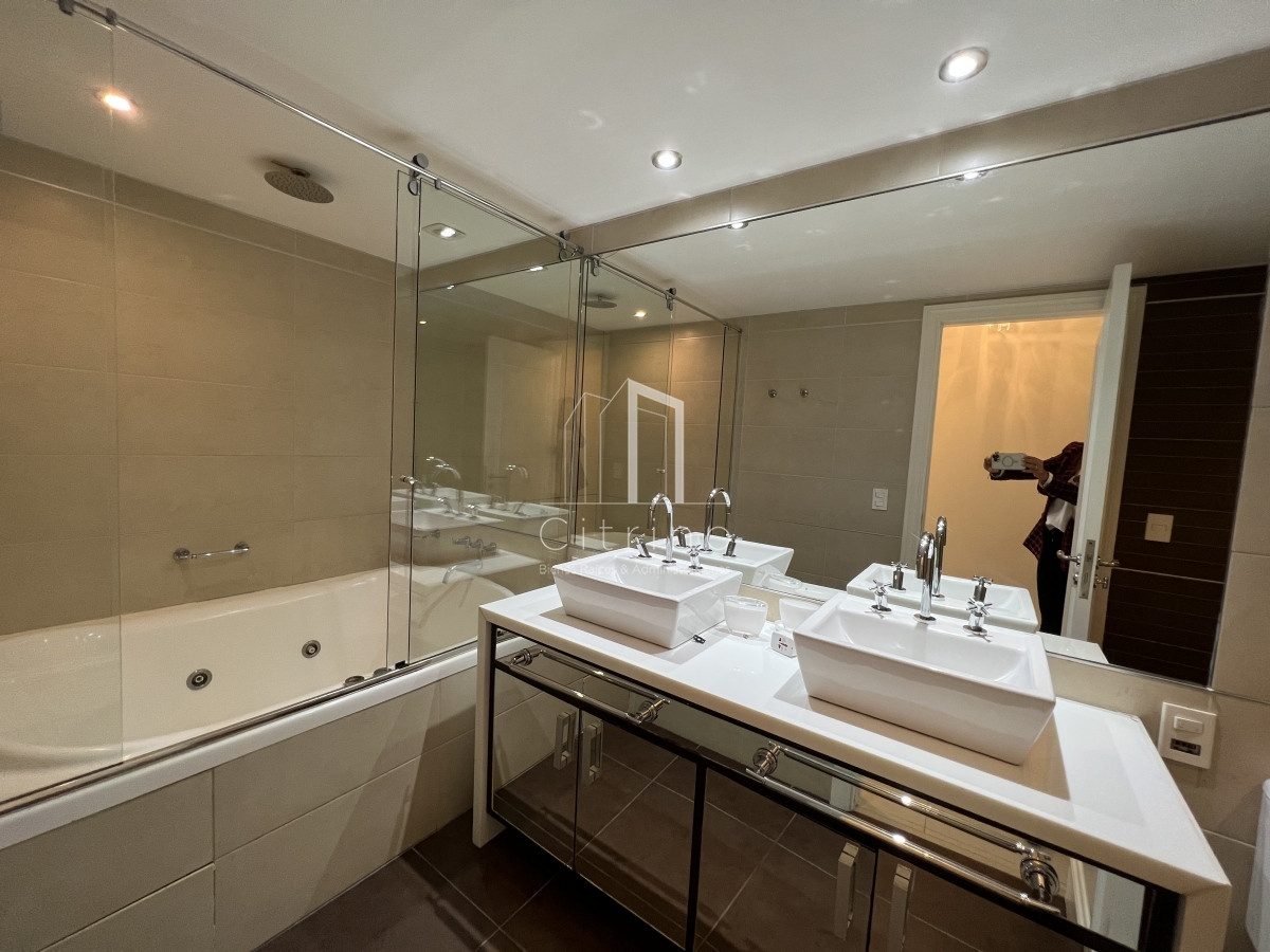 Apartamento ID.387 - Alquiler y venta de hermosa unidad en  Torre Imperiale II, Playa Brava.