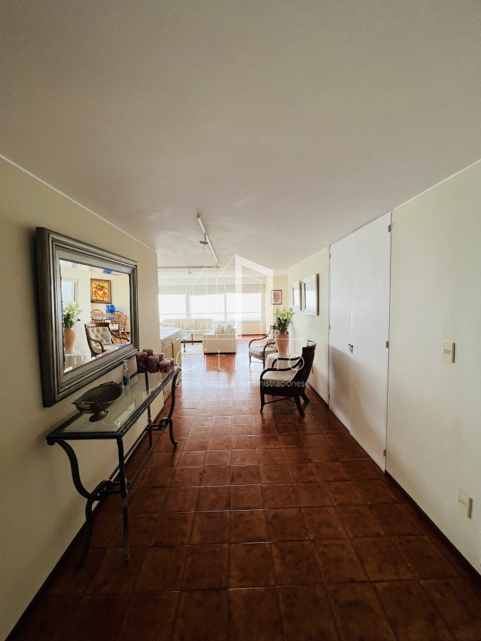 Apartamento ID.323 - Venta hermosa Planta Primera Linea Playa Brava.