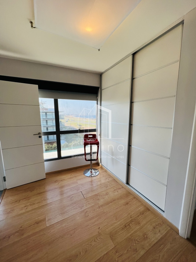 Apartamento ID.230 - Venta de Hermoso PH Duplex , con vista a Playa Mansa y Laguna del Diario Terrazas de La Laguna.