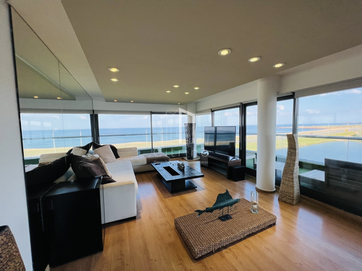 Apartamento ID.230 - Venta de Hermoso PH Duplex , con vista a Playa Mansa y Laguna del Diario Terrazas de La Laguna.