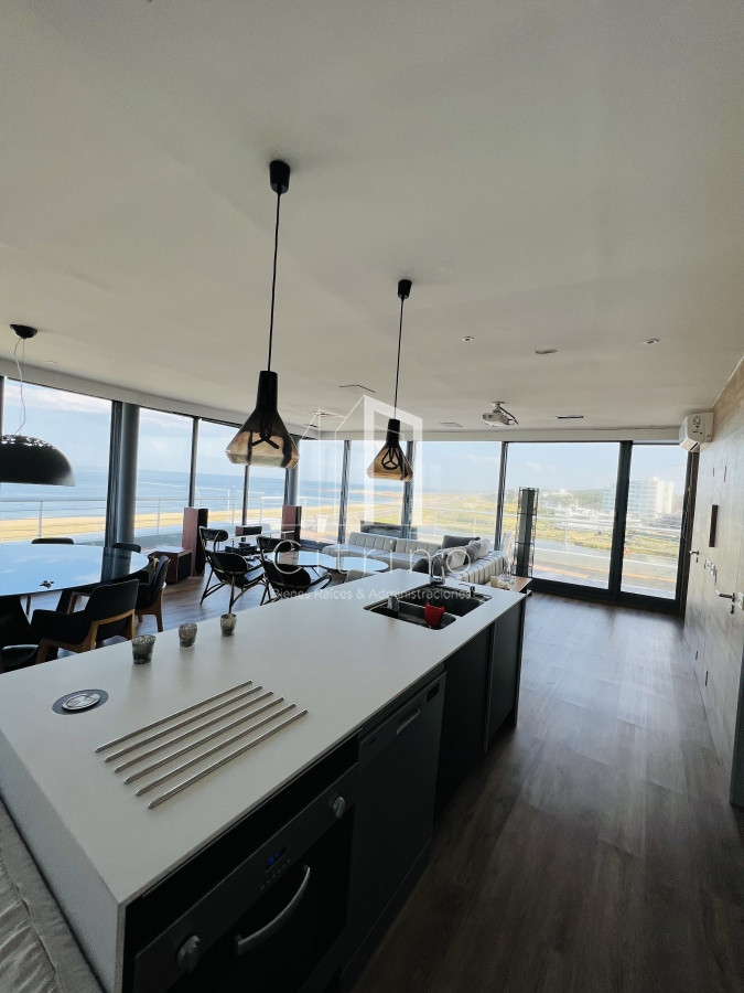 Apartamento ID.230 - Venta de Hermoso PH Duplex , con vista a Playa Mansa y Laguna del Diario Terrazas de La Laguna.