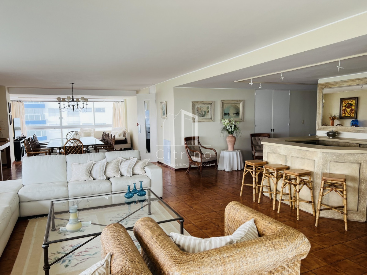 Apartamento ID.323 - Venta hermosa Planta Primera Linea Playa Brava.