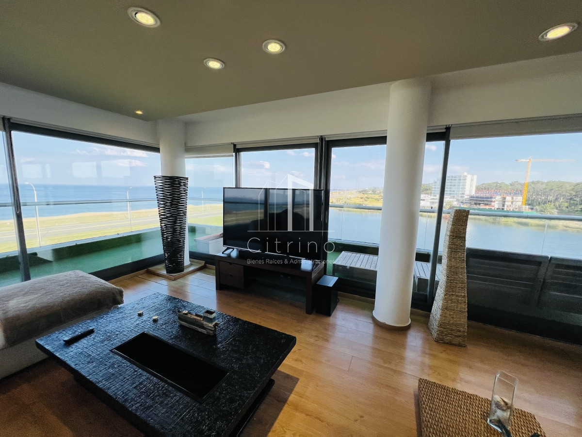 Apartamento ID.230 - Venta de Hermoso PH Duplex , con vista a Playa Mansa y Laguna del Diario Terrazas de La Laguna.