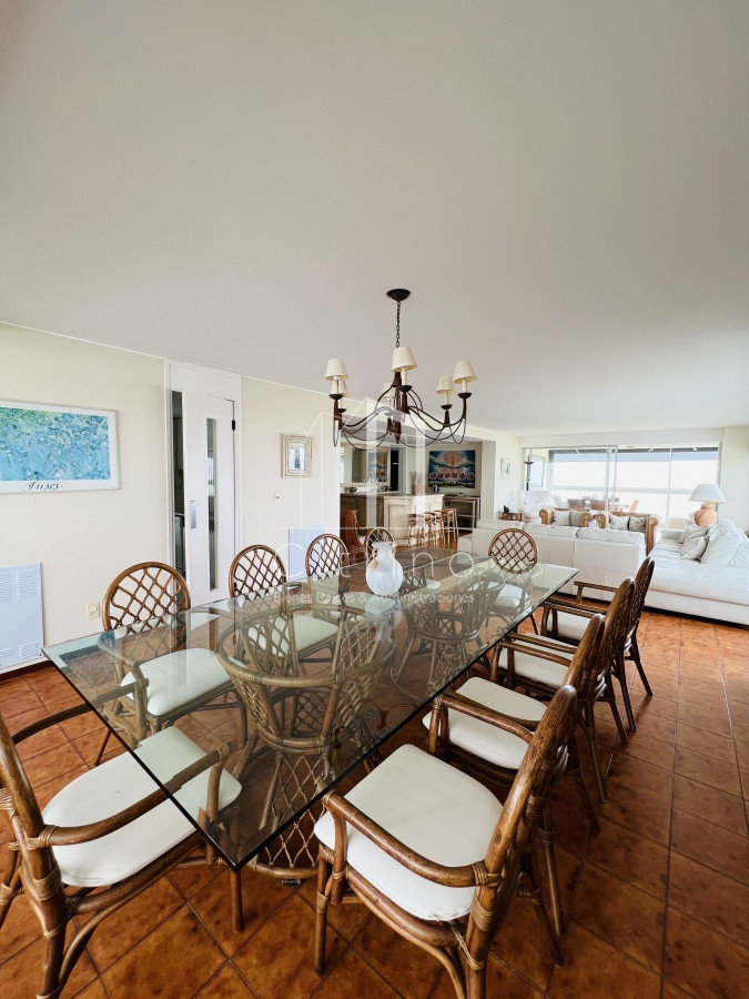 Apartamento ID.323 - Venta hermosa Planta Primera Linea Playa Brava.