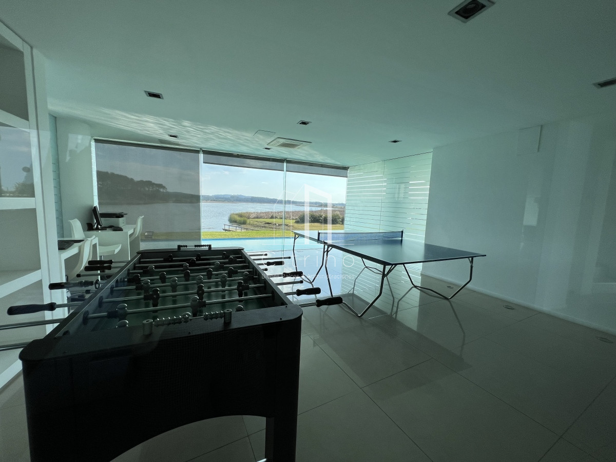 Apartamento ID.230 - Venta de Hermoso PH Duplex , con vista a Playa Mansa y Laguna del Diario Terrazas de La Laguna.