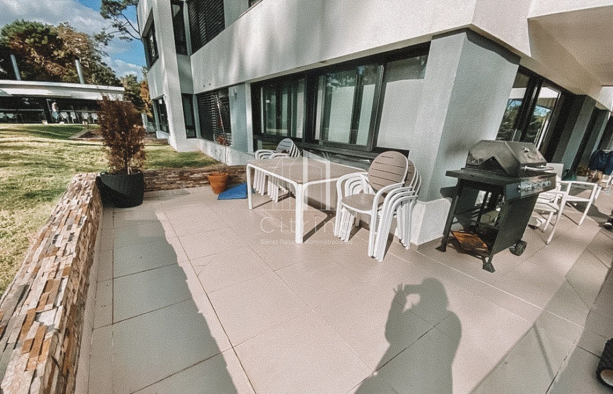 Apartamento ID.327 - Apto en Alquiler y Venta  2 dormitorios 3 baños - Punta del Este.