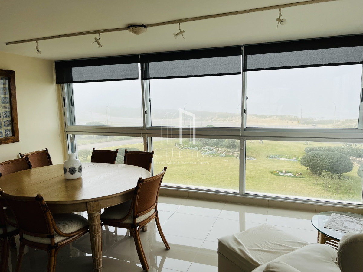 Apartamento ID.323 - Venta hermosa Planta Primera Linea Playa Brava.