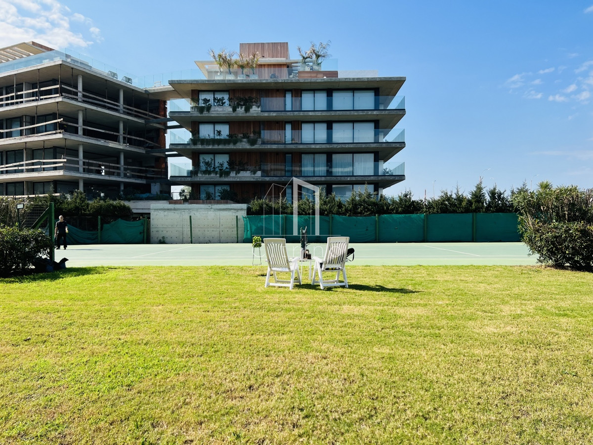 Apartamento ID.230 - Venta de Hermoso PH Duplex , con vista a Playa Mansa y Laguna del Diario Terrazas de La Laguna.