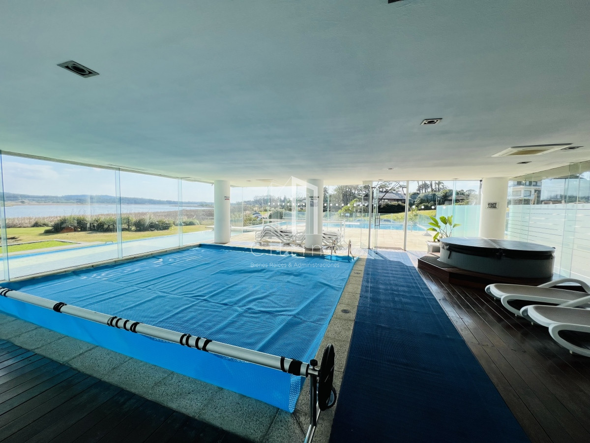 Apartamento ID.230 - Venta de Hermoso PH Duplex , con vista a Playa Mansa y Laguna del Diario Terrazas de La Laguna.