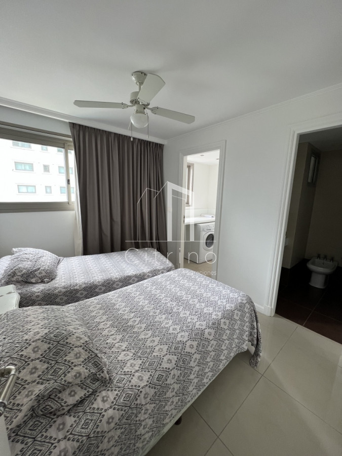 Apartamento ID.388 - Alquiler y venta de hermosa planta en Torre Imperiale II, Playa Brava.