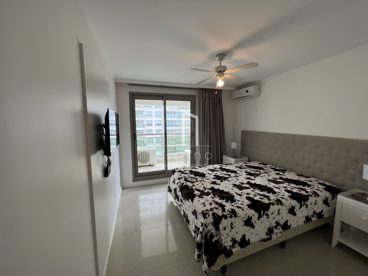Apartamento ID.388 - Alquiler y venta de hermosa planta en Torre Imperiale II, Playa Brava.