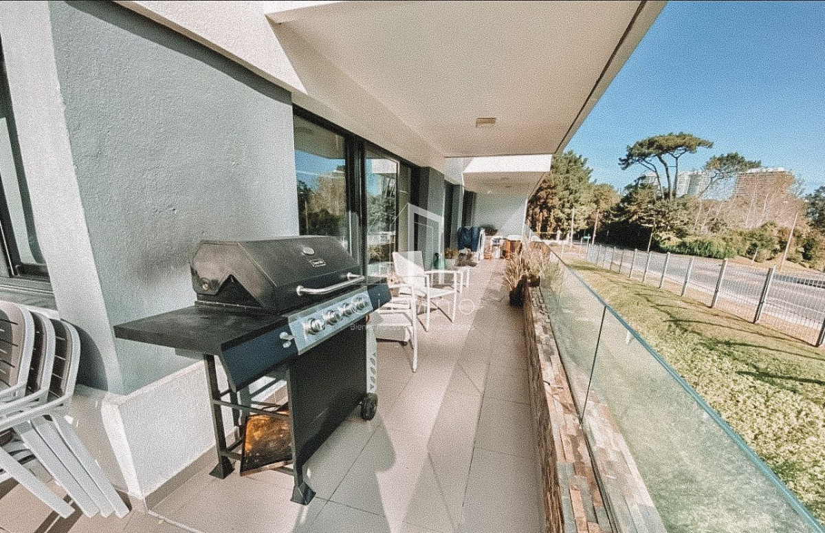 Apartamento ID.327 - Apto en Alquiler y Venta  2 dormitorios 3 baños - Punta del Este.