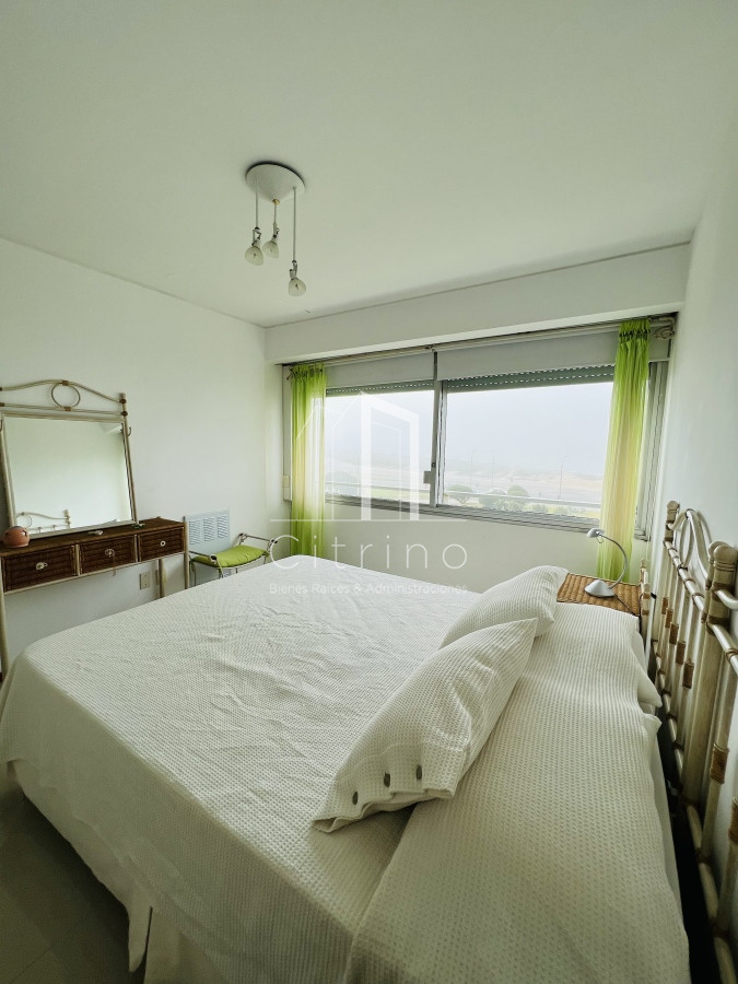 Apartamento ID.323 - Venta hermosa Planta Primera Linea Playa Brava.