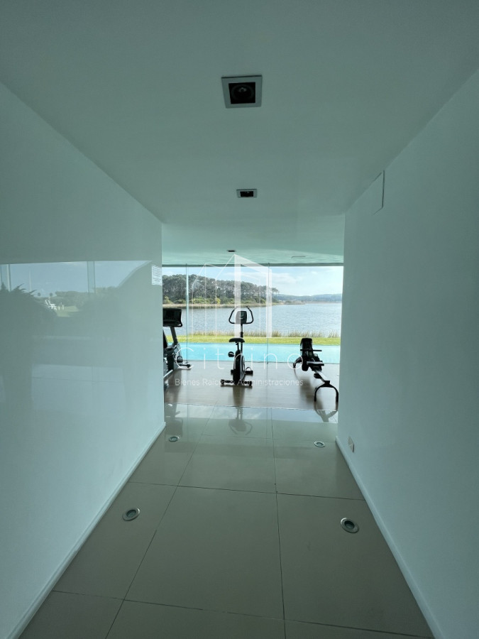 Apartamento ID.230 - Venta de Hermoso PH Duplex , con vista a Playa Mansa y Laguna del Diario Terrazas de La Laguna.