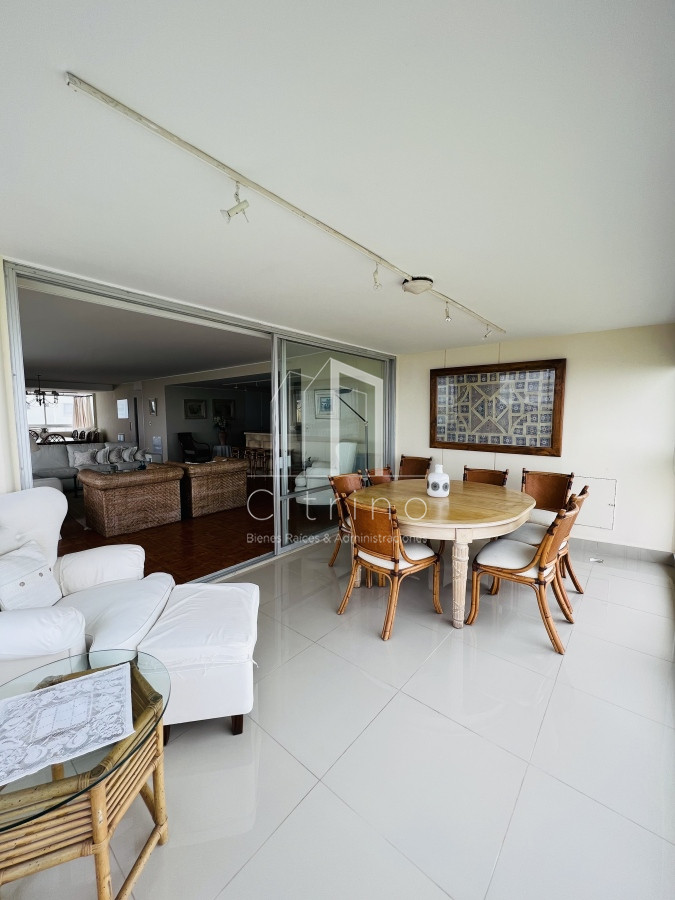 Apartamento ID.323 - Venta hermosa Planta Primera Linea Playa Brava.