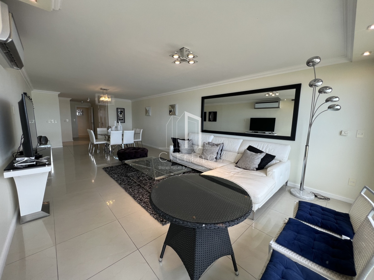 Apartamento ID.387 - Alquiler y venta de hermosa unidad en  Torre Imperiale II, Playa Brava.