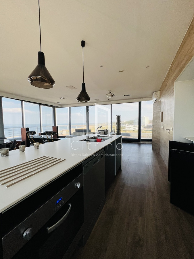 Apartamento ID.230 - Venta de Hermoso PH Duplex , con vista a Playa Mansa y Laguna del Diario Terrazas de La Laguna.