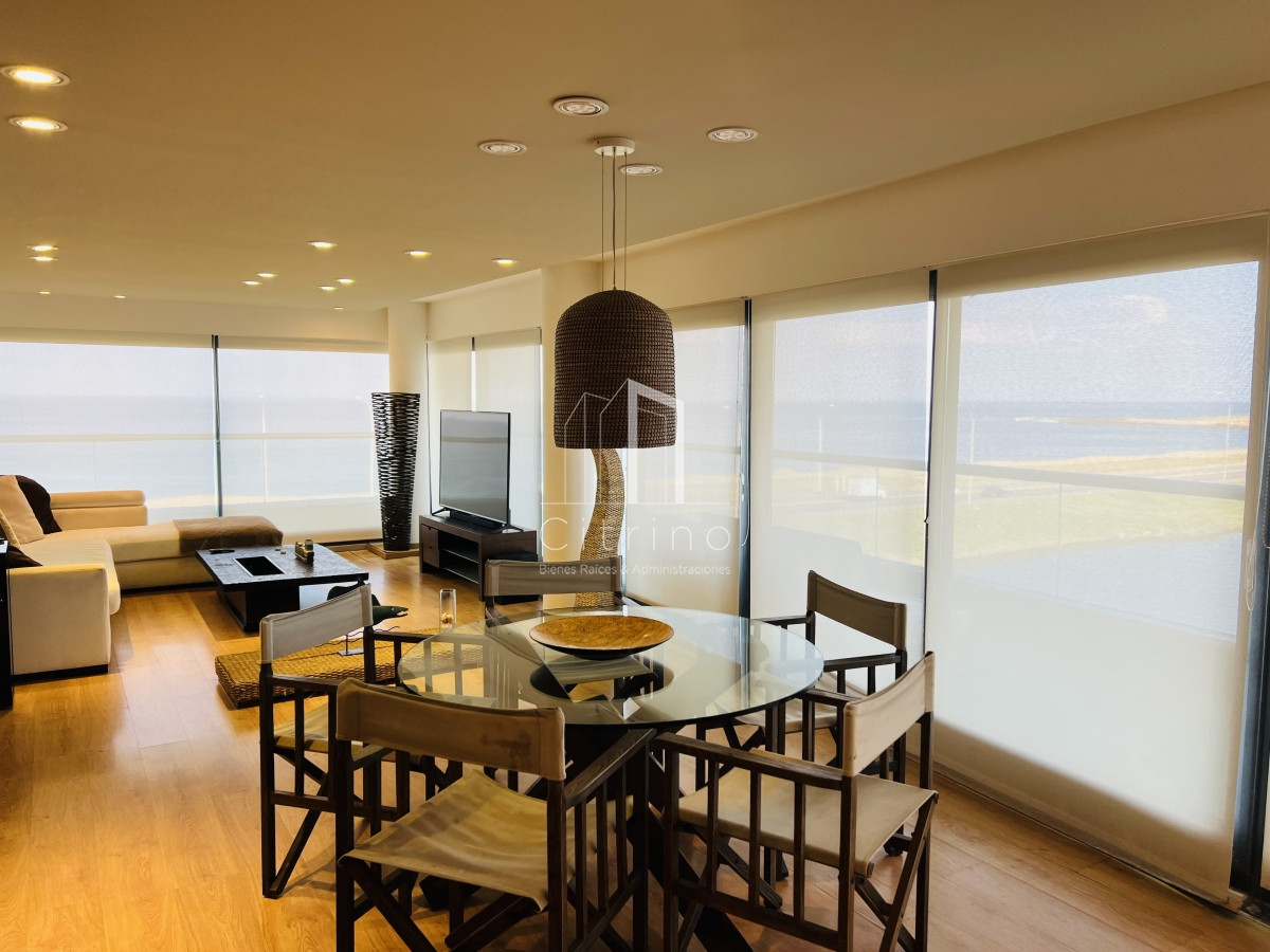 Apartamento ID.230 - Venta de Hermoso PH Duplex , con vista a Playa Mansa y Laguna del Diario Terrazas de La Laguna.