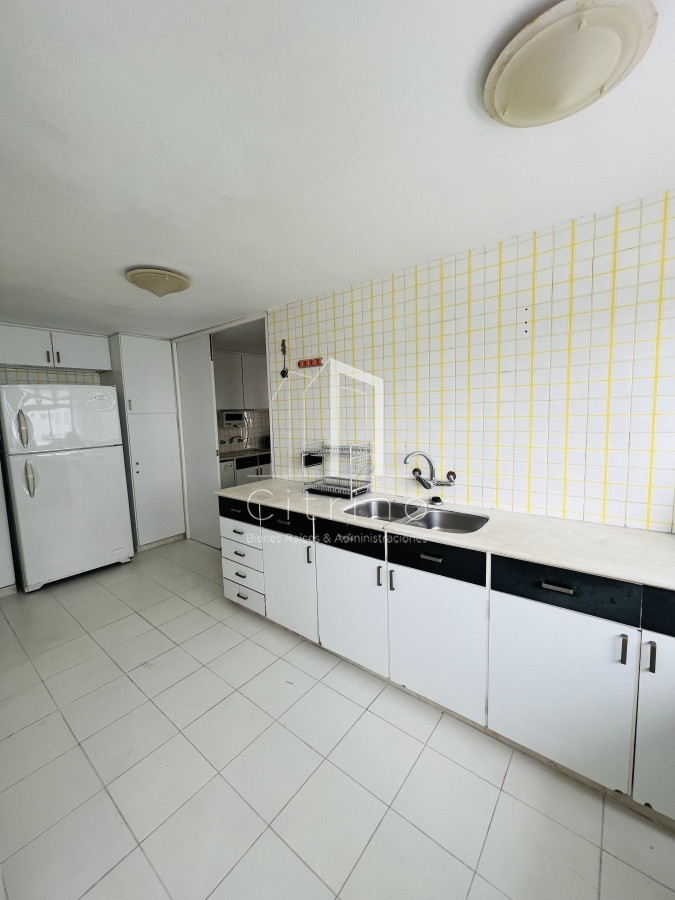 Apartamento ID.323 - Venta hermosa Planta Primera Linea Playa Brava.