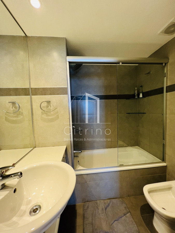 Apartamento ID.230 - Venta de Hermoso PH Duplex , con vista a Playa Mansa y Laguna del Diario Terrazas de La Laguna.