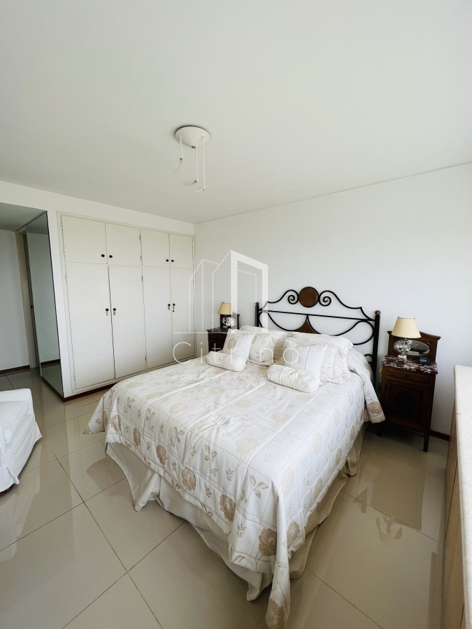 Apartamento ID.323 - Venta hermosa Planta Primera Linea Playa Brava.