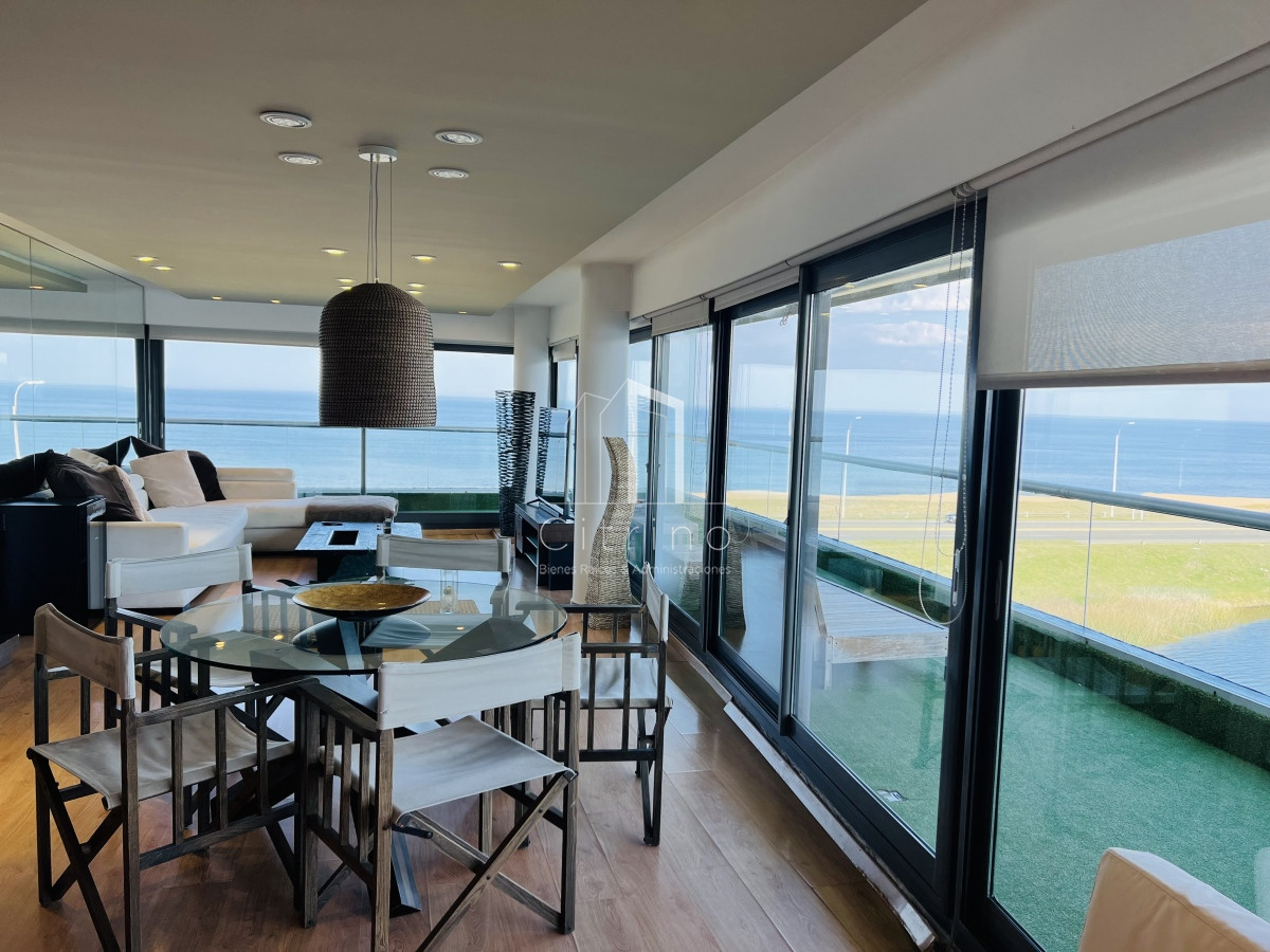 Apartamento ID.230 - Venta de Hermoso PH Duplex , con vista a Playa Mansa y Laguna del Diario Terrazas de La Laguna.