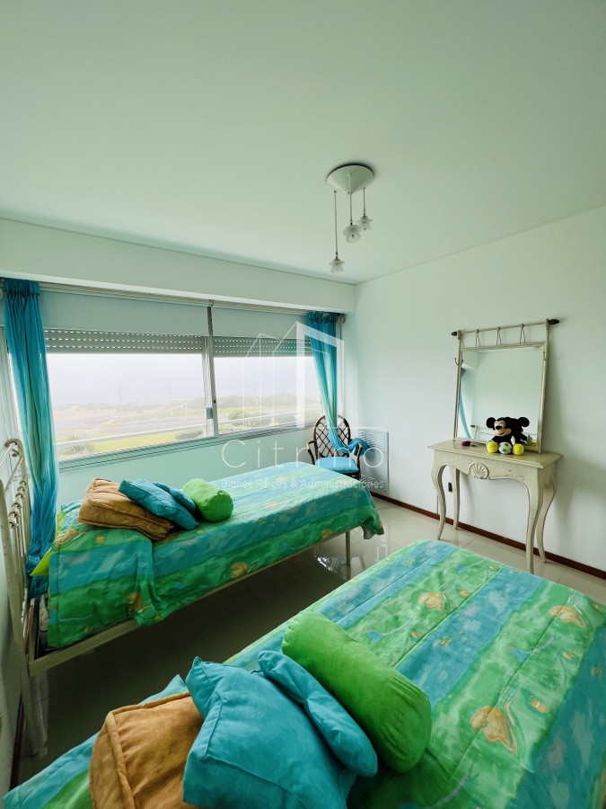 Apartamento ID.323 - Venta hermosa Planta Primera Linea Playa Brava.