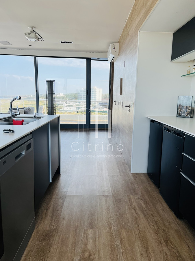 Apartamento ID.230 - Venta de Hermoso PH Duplex , con vista a Playa Mansa y Laguna del Diario Terrazas de La Laguna.
