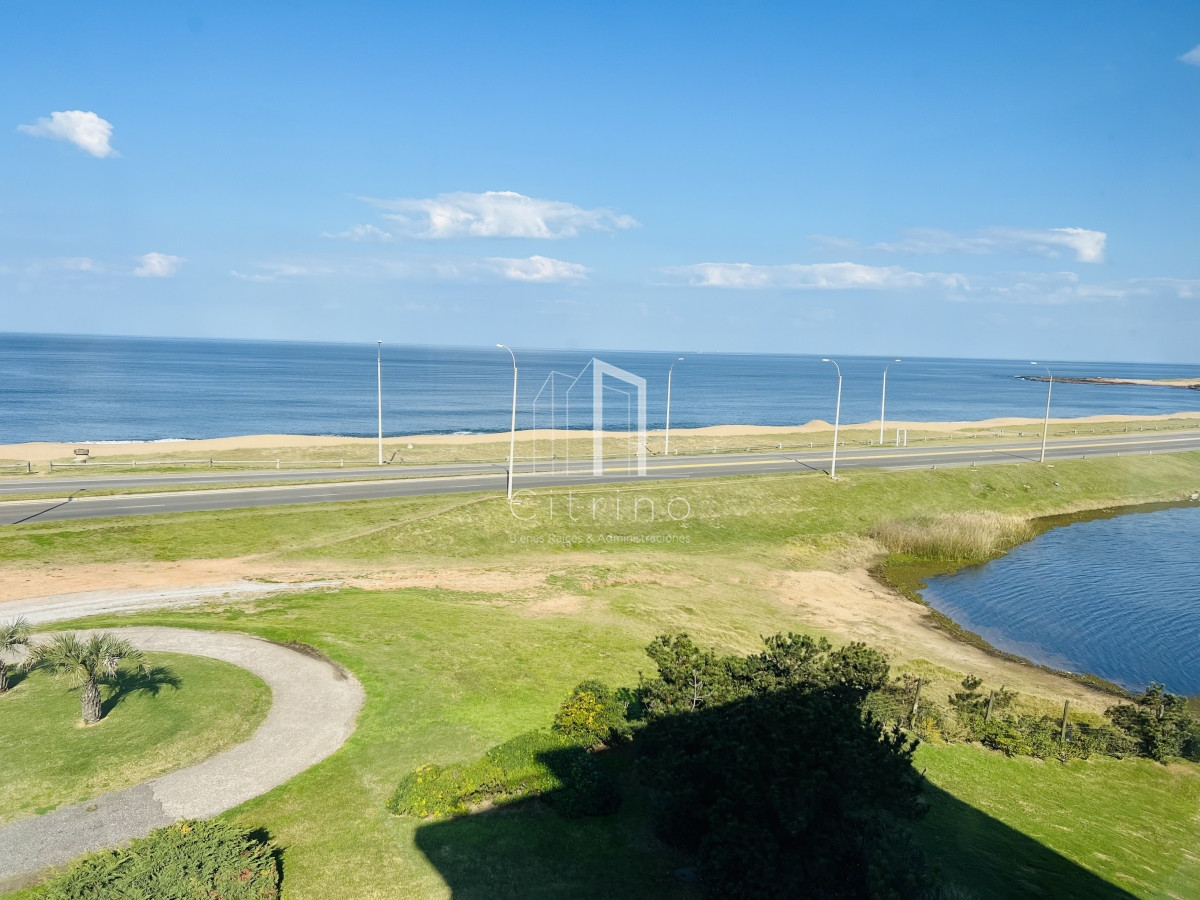 Apartamento ID.230 - Venta de Hermoso PH Duplex , con vista a Playa Mansa y Laguna del Diario Terrazas de La Laguna.