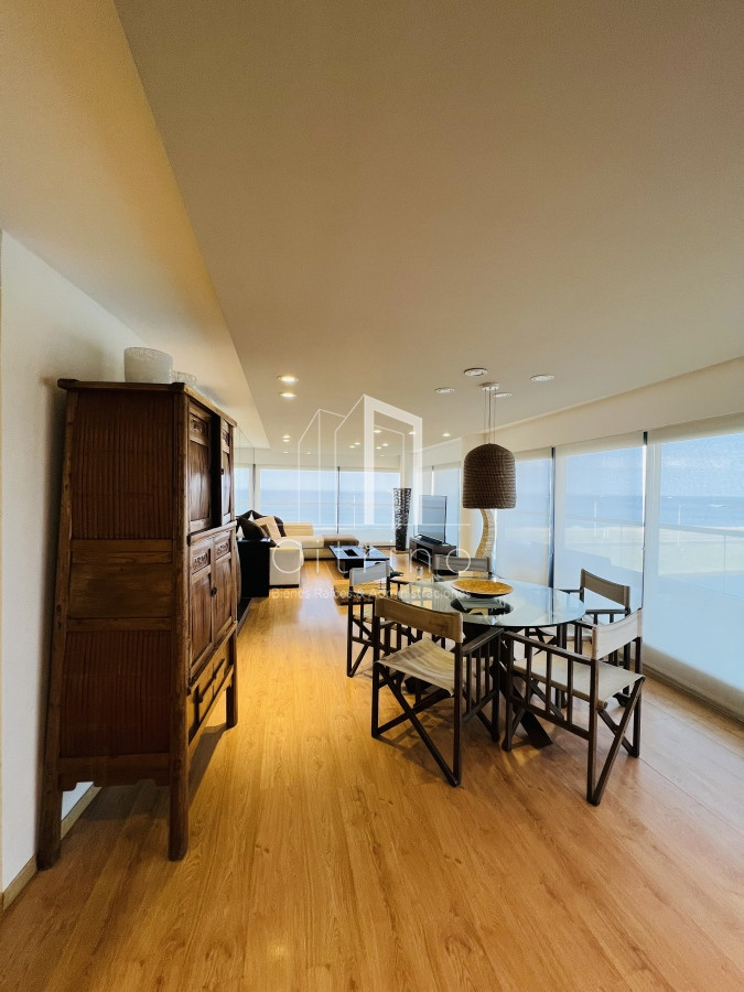 Apartamento ID.230 - Venta de Hermoso PH Duplex , con vista a Playa Mansa y Laguna del Diario Terrazas de La Laguna.