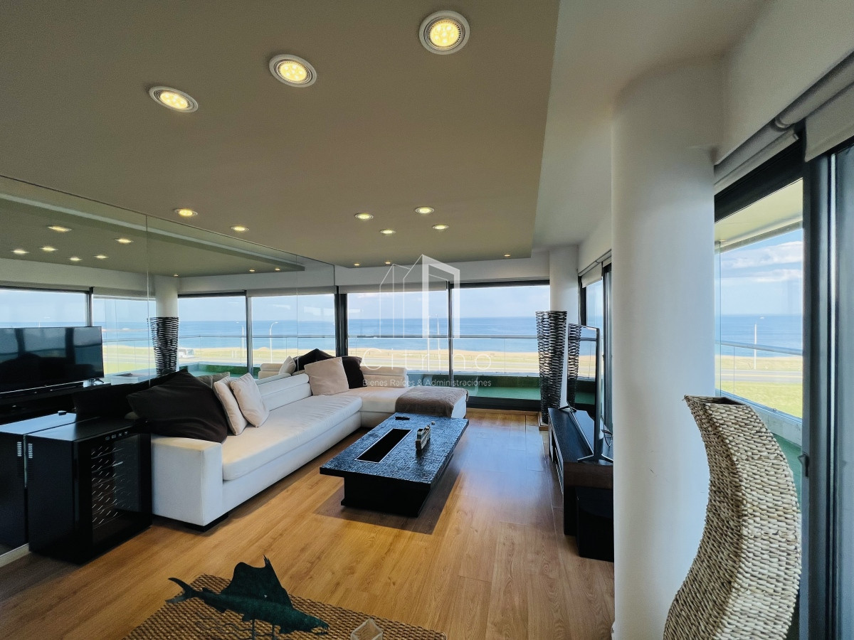 Apartamento ID.230 - Venta de Hermoso PH Duplex , con vista a Playa Mansa y Laguna del Diario Terrazas de La Laguna.