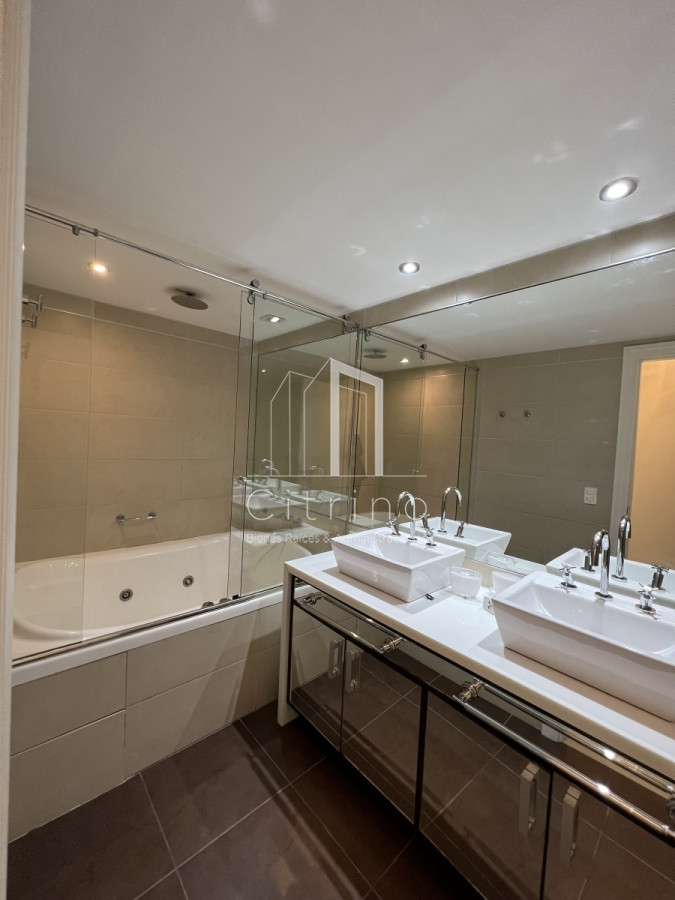 Apartamento ID.387 - Alquiler y venta de hermosa unidad en  Torre Imperiale II, Playa Brava.