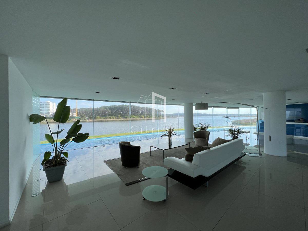 Apartamento ID.230 - Venta de Hermoso PH Duplex , con vista a Playa Mansa y Laguna del Diario Terrazas de La Laguna.