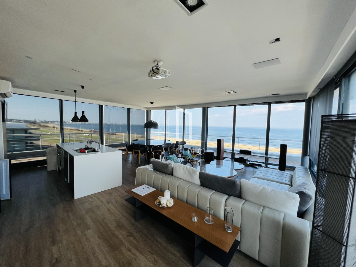 Apartamento ID.230 - Venta de Hermoso PH Duplex , con vista a Playa Mansa y Laguna del Diario Terrazas de La Laguna.