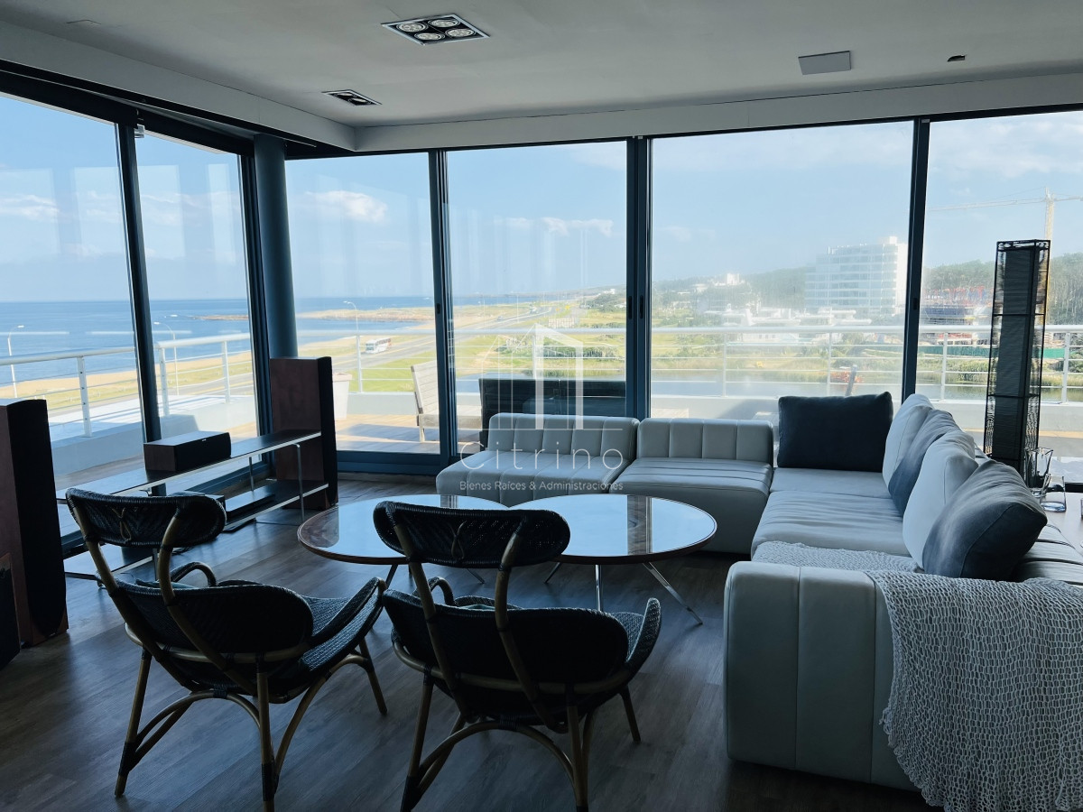 Apartamento ID.230 - Venta de Hermoso PH Duplex , con vista a Playa Mansa y Laguna del Diario Terrazas de La Laguna.
