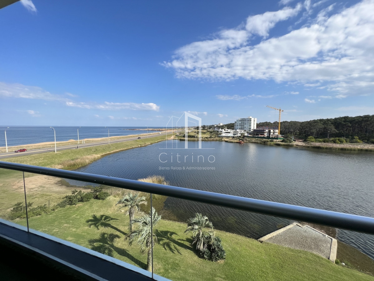 Apartamento ID.230 - Venta de Hermoso PH Duplex , con vista a Playa Mansa y Laguna del Diario Terrazas de La Laguna.