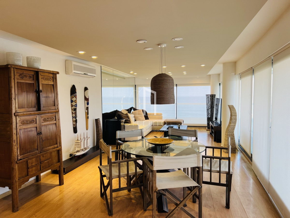 Apartamento ID.230 - Venta de Hermoso PH Duplex , con vista a Playa Mansa y Laguna del Diario Terrazas de La Laguna.