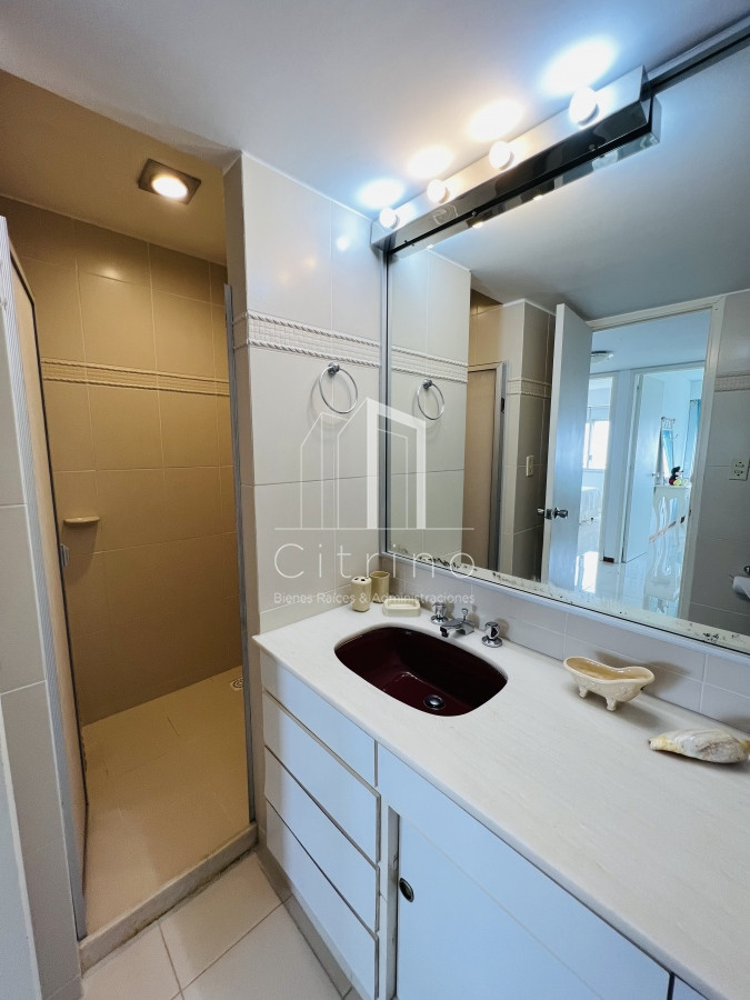 Apartamento ID.323 - Venta hermosa Planta Primera Linea Playa Brava.
