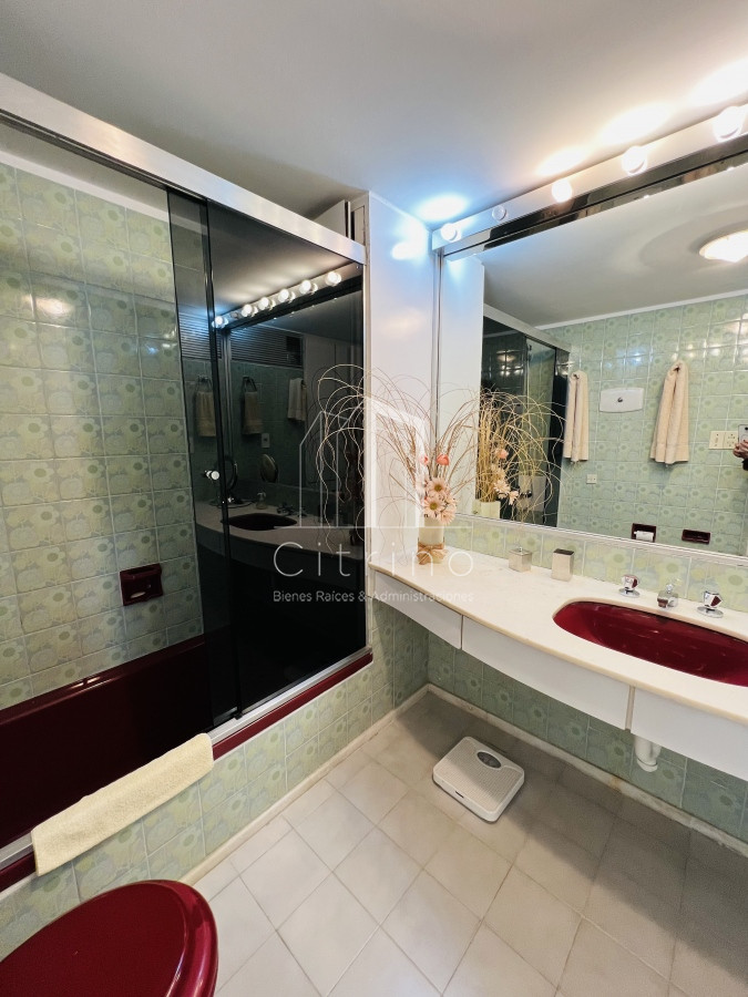 Apartamento ID.323 - Venta hermosa Planta Primera Linea Playa Brava.